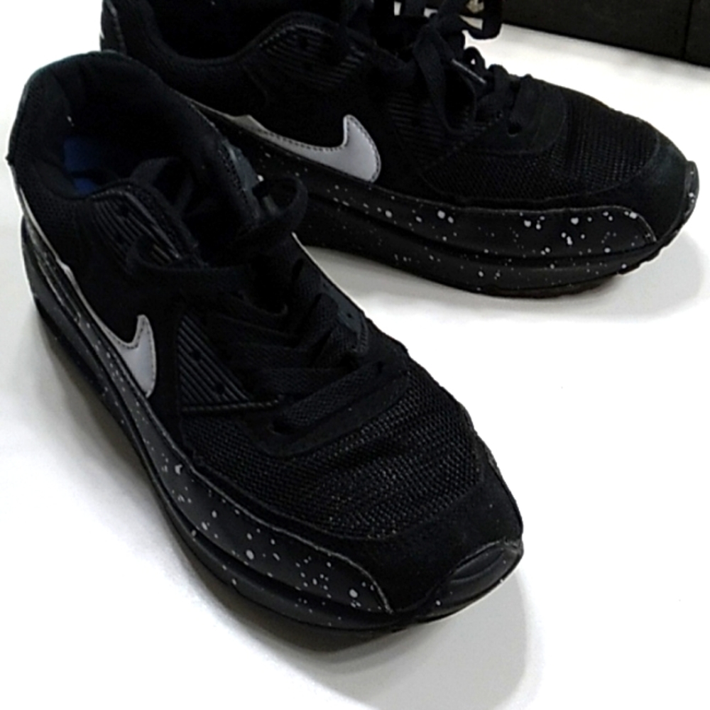 Off brand comfy sneakers size 9